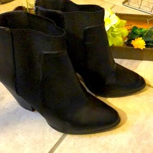 Heeled boots